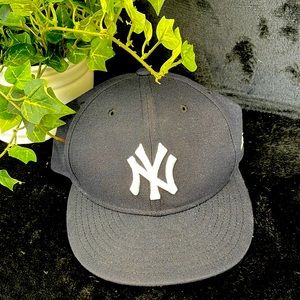New Era MLB NY Yankees Navy Blue Black White Lid 7 Fitted Hat Cap